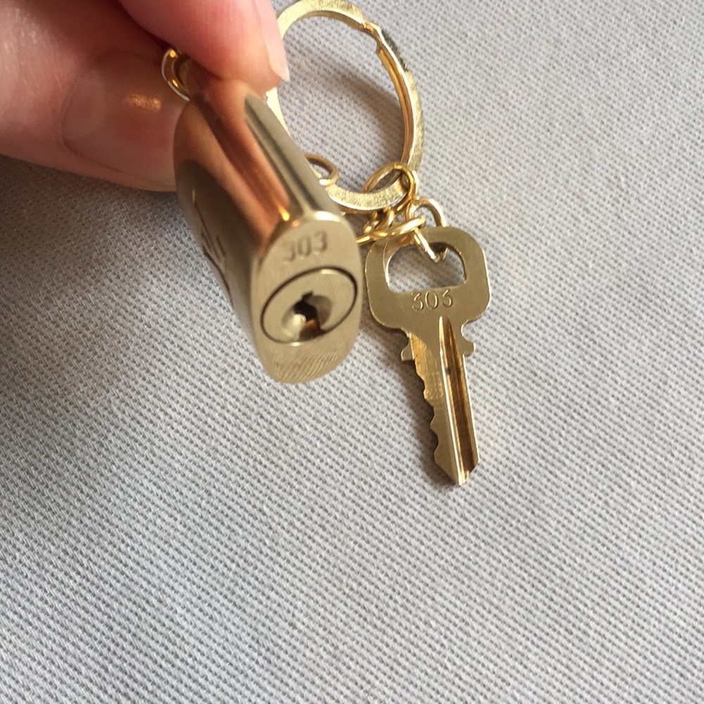 Louis Vuitton Key and Lock keychain - Picture 2 of 8